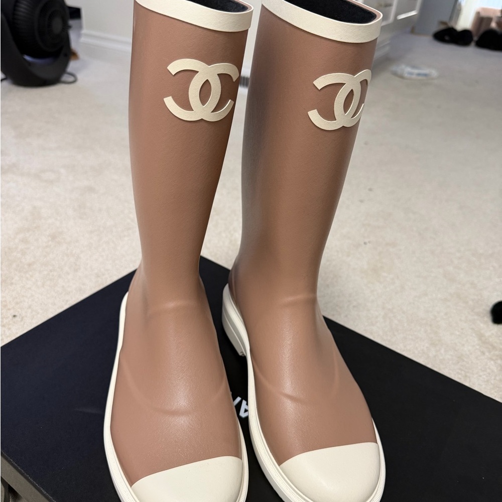 CHANEL beige and white CC Rain Boots